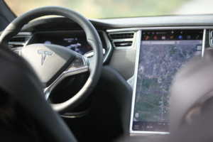 Tesla квадратный руль