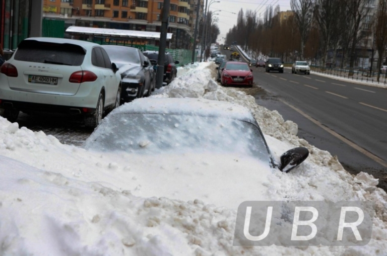 Авто в снежном днр