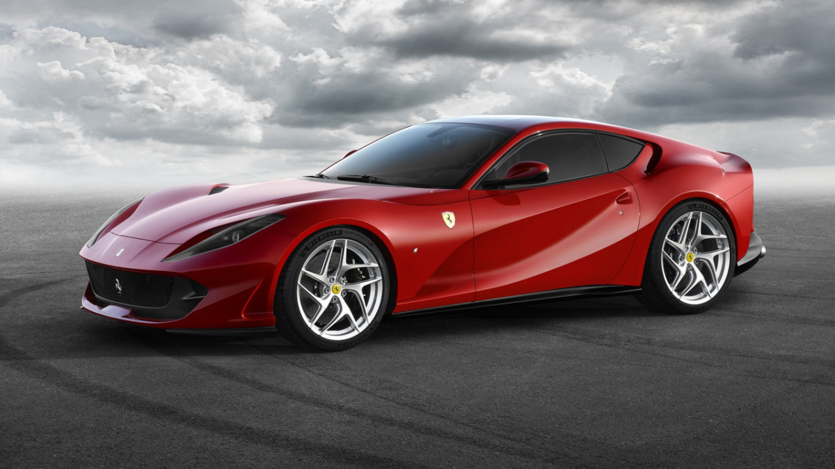 Суперкар Ferrari 812 Superfast рассекречен перед премьерой в Женеве