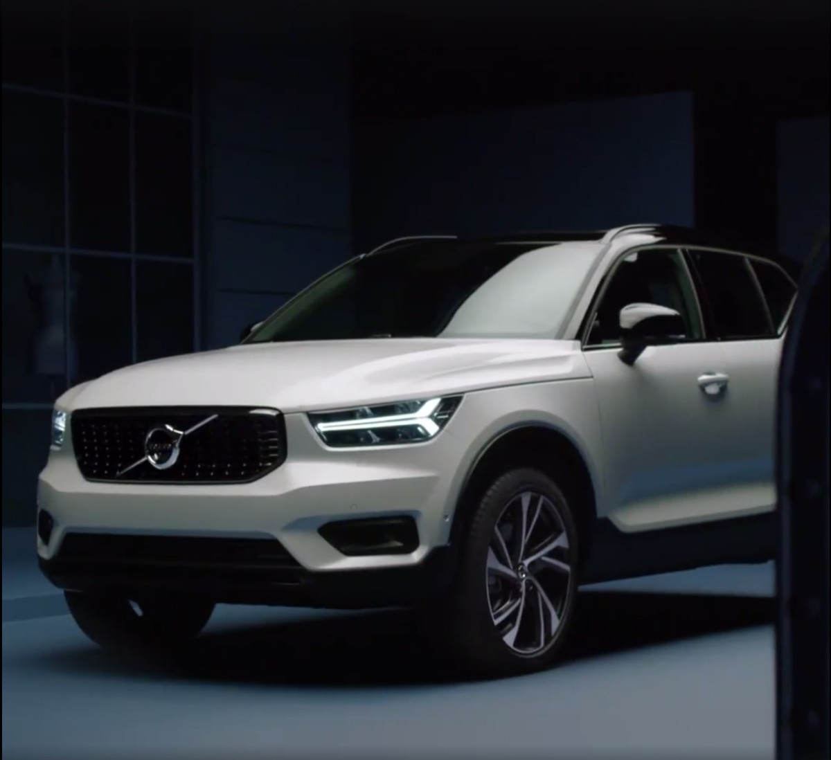 Самый маленький кроссовер Volvo полностью рассекречен