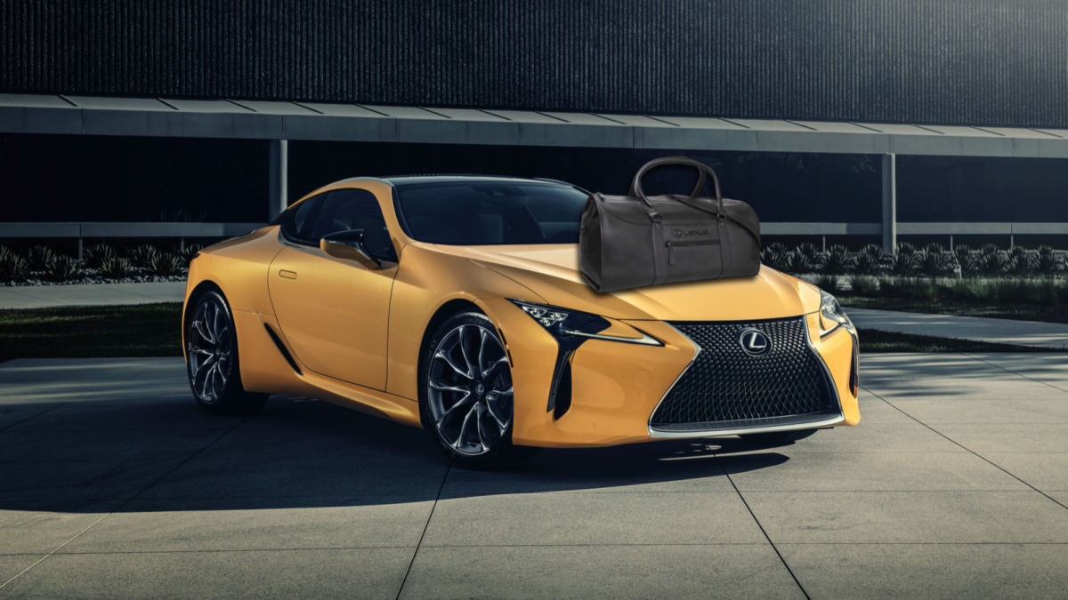 Купите сумку за $106 210 и получите в подарок Lexus LC500 Inspiration