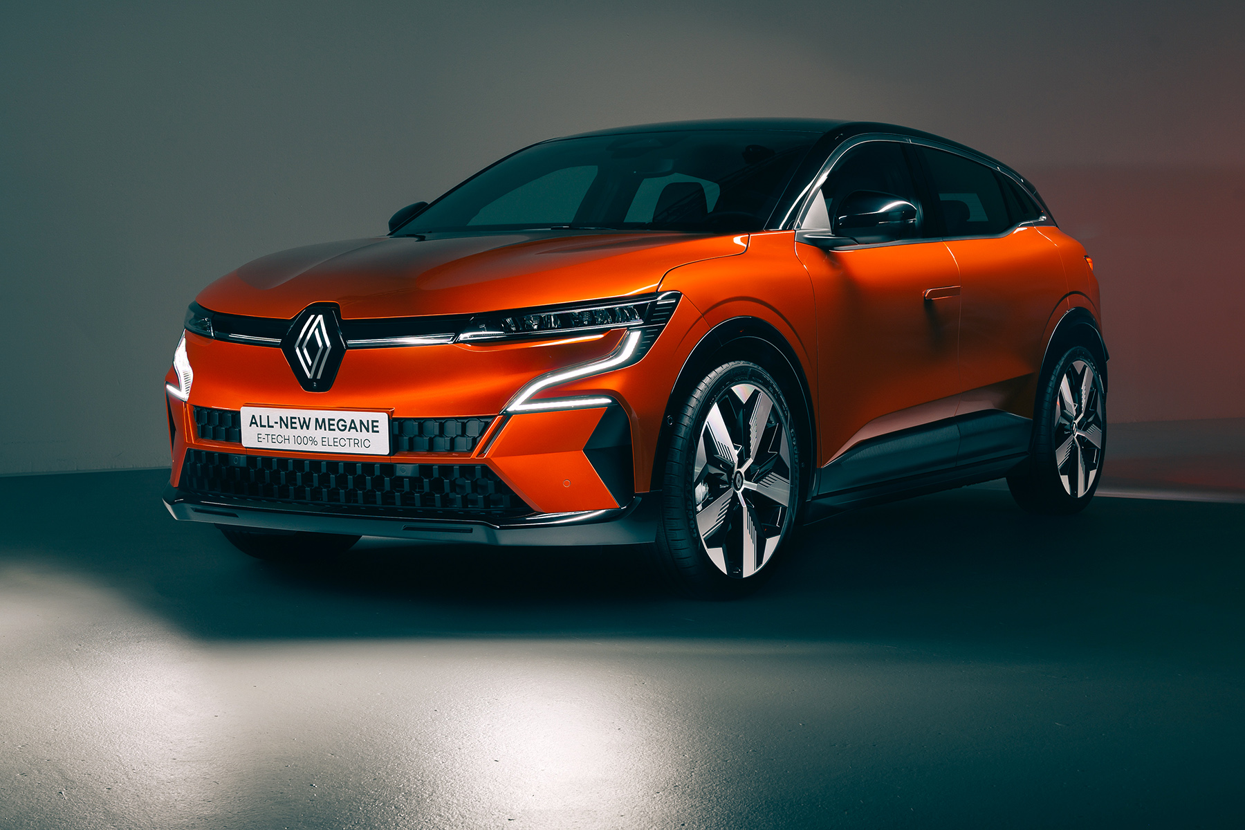 В Мюнхене показали совершенно новый электромобиль Renault Megane E-TECH –  Автоцентр.ua