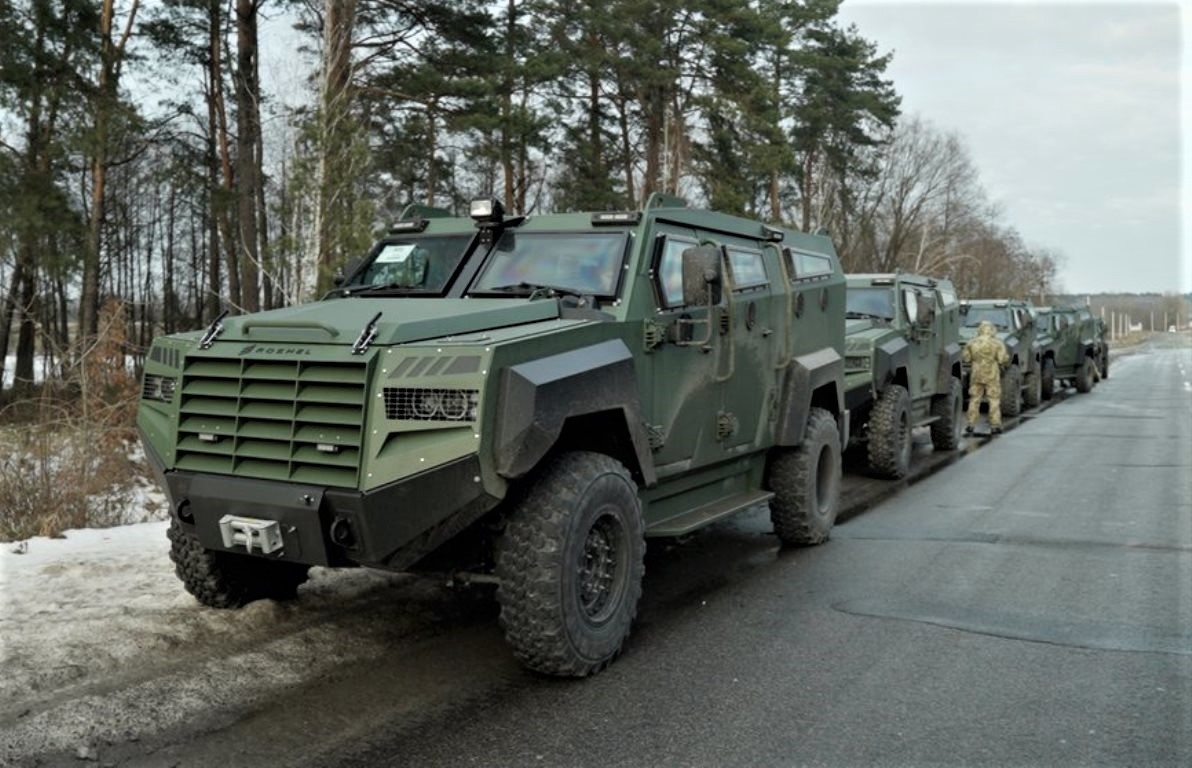 Главнокомандующий ВСУ испытал новый бронеавтомобиль – Автоцентр.ua