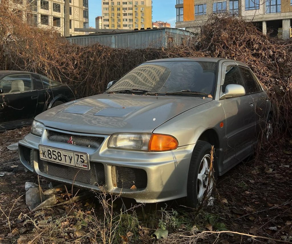 В Киеве обнаружили заброшенные спорткары Mitsubishi из 90-х (фото) –  Автоцентр.ua