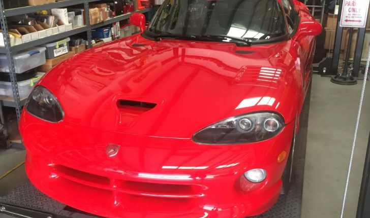 На продаж виставили 23-річний Dodge Viper майже без пробігу (фото)