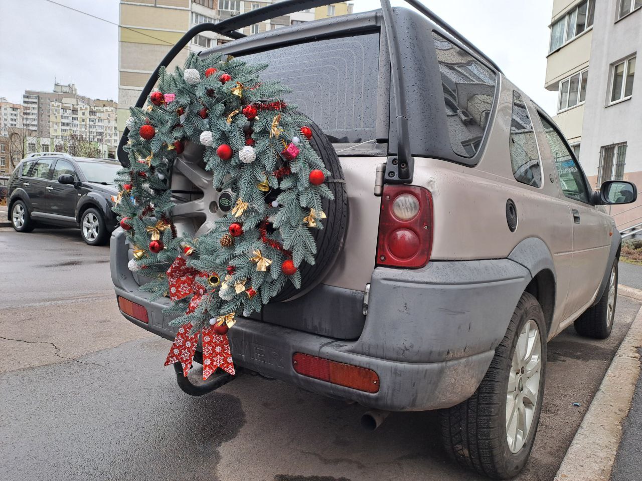 У Києві помічено Land Rover з незвичайною кормою