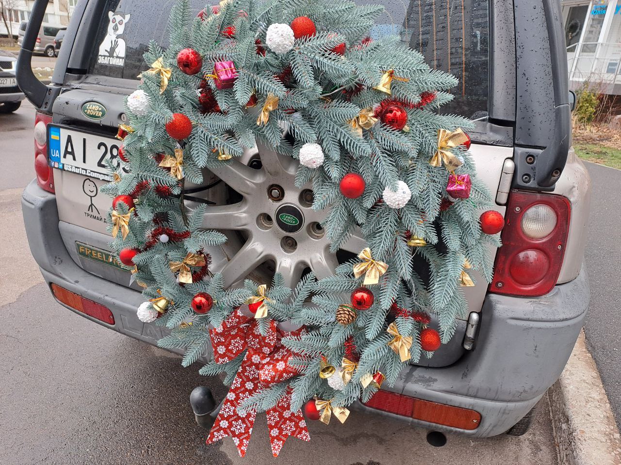 У Києві помічено Land Rover з незвичайною кормою