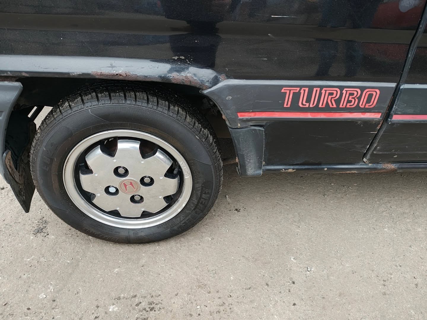 У Києві помічено раритетний хетчбек Honda City Turbo