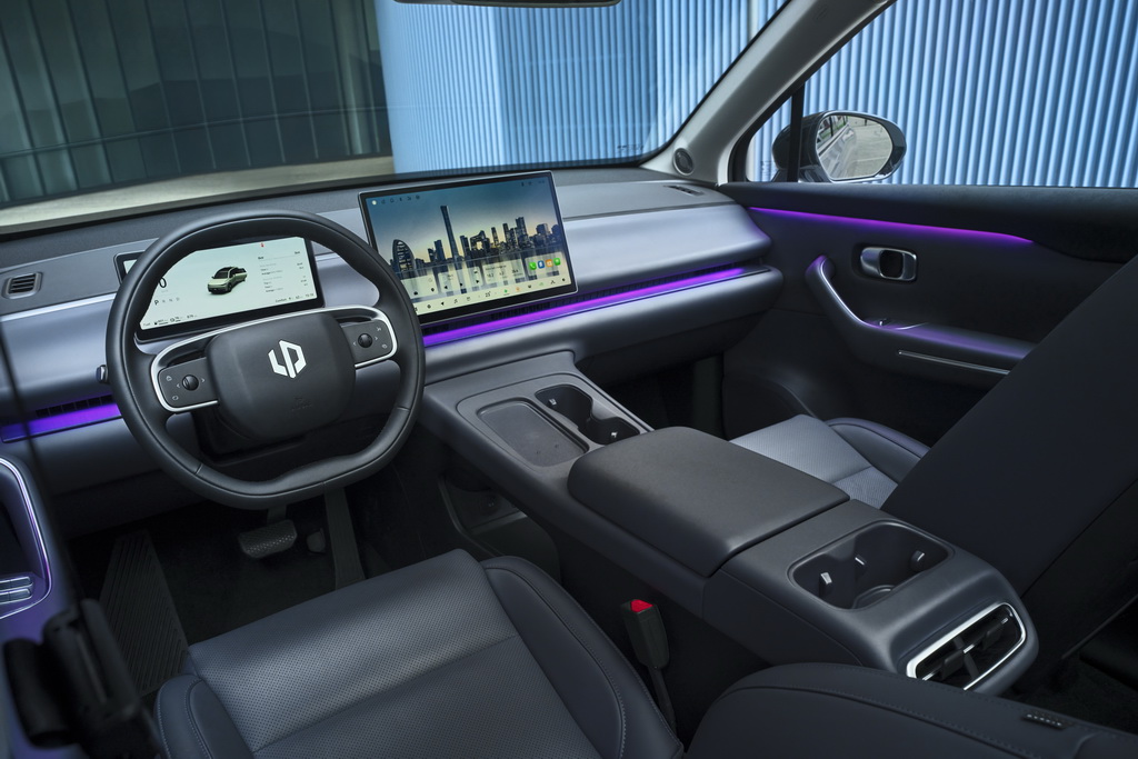 Концерн Stellantis розпочав продаж у Європі китайського кросовера Leapmotor C10