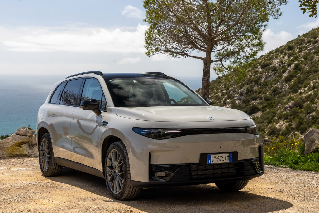 Концерн Stellantis розпочав продаж у Європі китайського кросовера Leapmotor C10