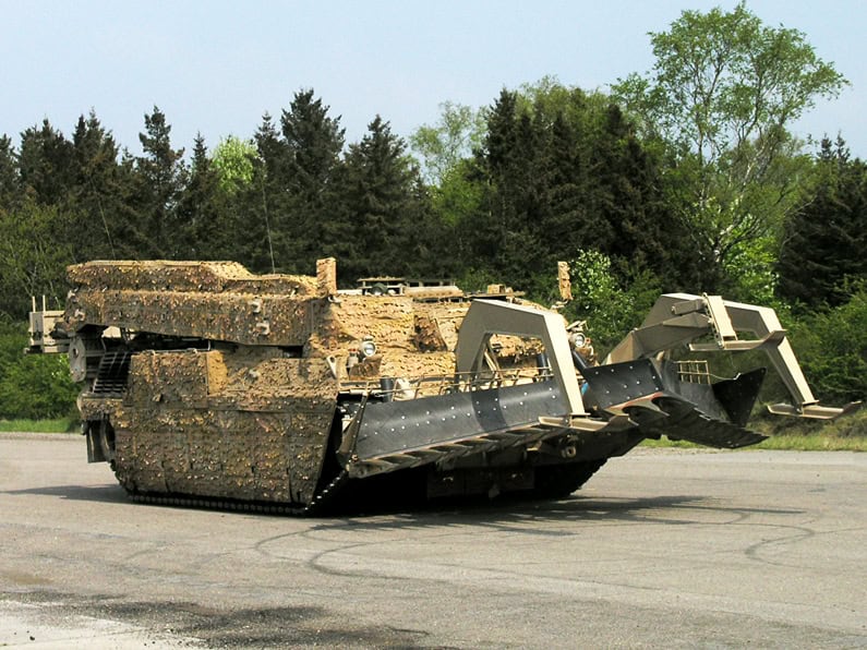 Німеччина передала Україні бронеавтомобілі MRAP та САУ Zuzana 2