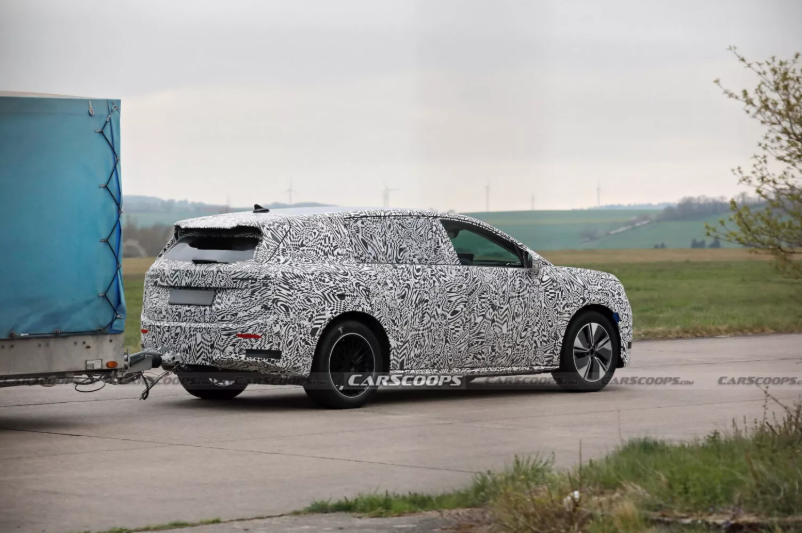 Skoda перевірила буксирувальні здібності нового електрокросоверу (фото)