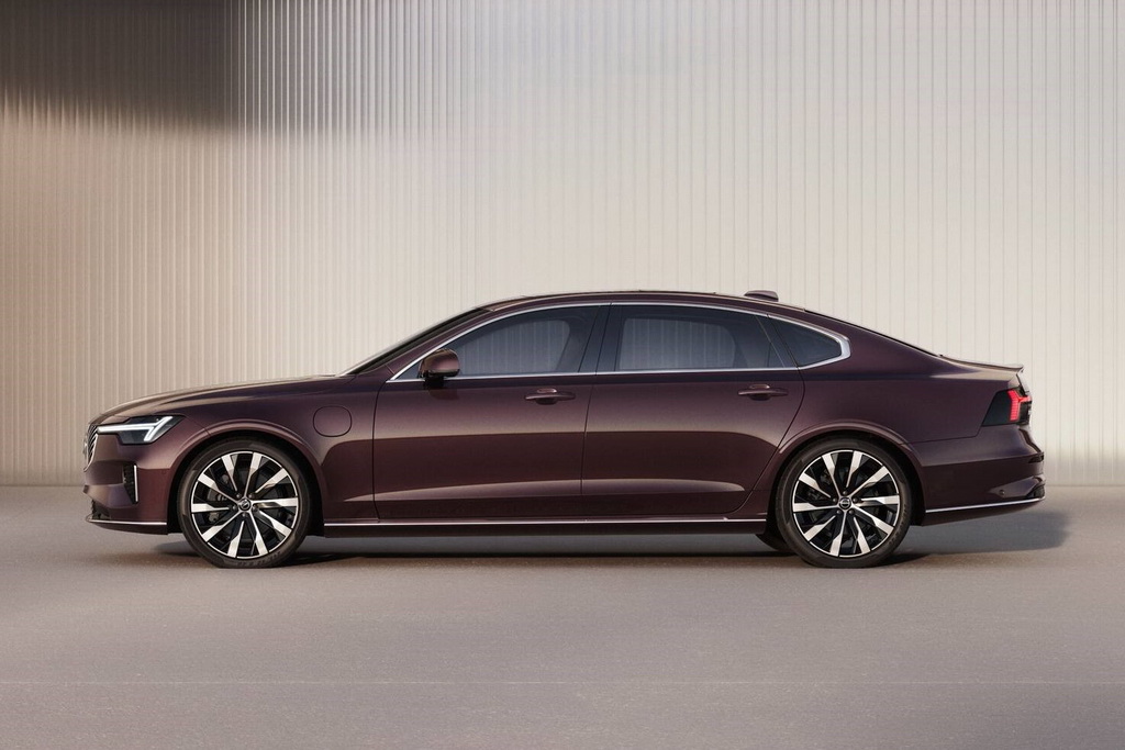 Volvo офіційно представила гібридний седан S90