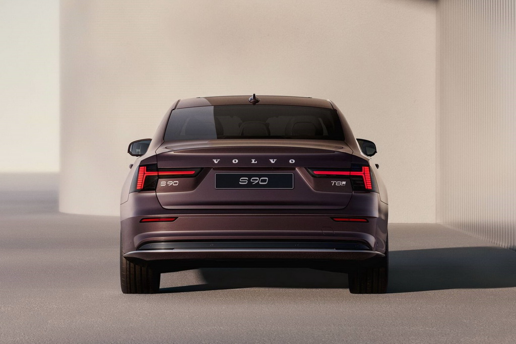 Volvo офіційно представила гібридний седан S90