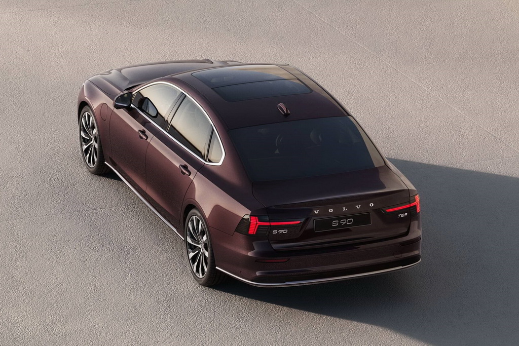 Volvo офіційно представила гібридний седан S90