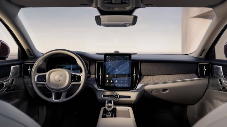 Volvo офіційно представила гібридний седан S90