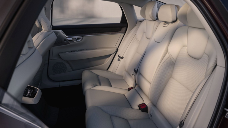 Volvo офіційно представила гібридний седан S90