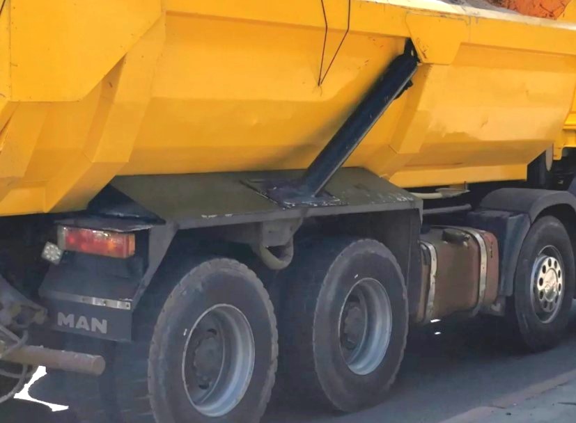 Як в Україні працює самоскид MAN оригінальної конструкції (відео)